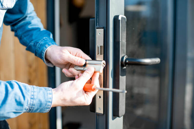 Things to Consider Before Hiring a Locksmith | carrefour-maires