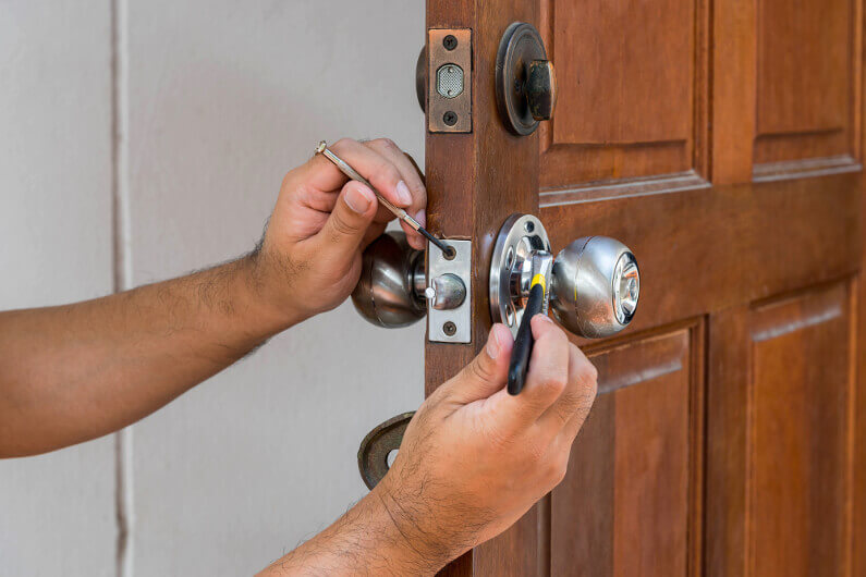 7 Key Reasons to Have a Locksmith Professionally Change Your Locks